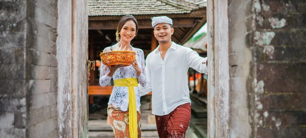 modern balinese dress This kebaya made from the most exquisite materials that exudes elegance and sophistication. To honor the spirit of Galungan and Kuningan, we're offering an exclusive #balinesetraditionalattire #busanaadatbali #exclusivebalinesetraditionalattire